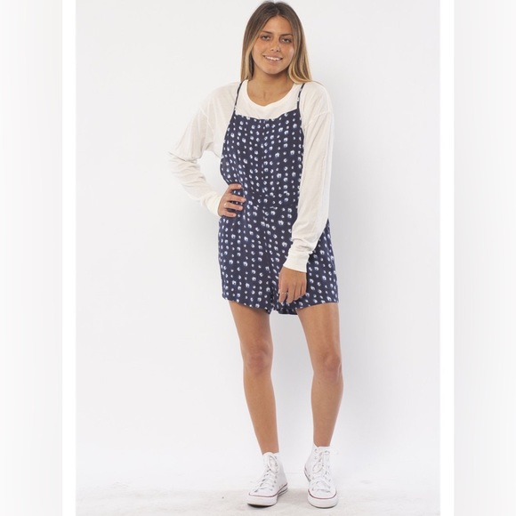 NWT Sisstrevolution Shoal Bay Woven Romper Size L - Picture 2 of 15